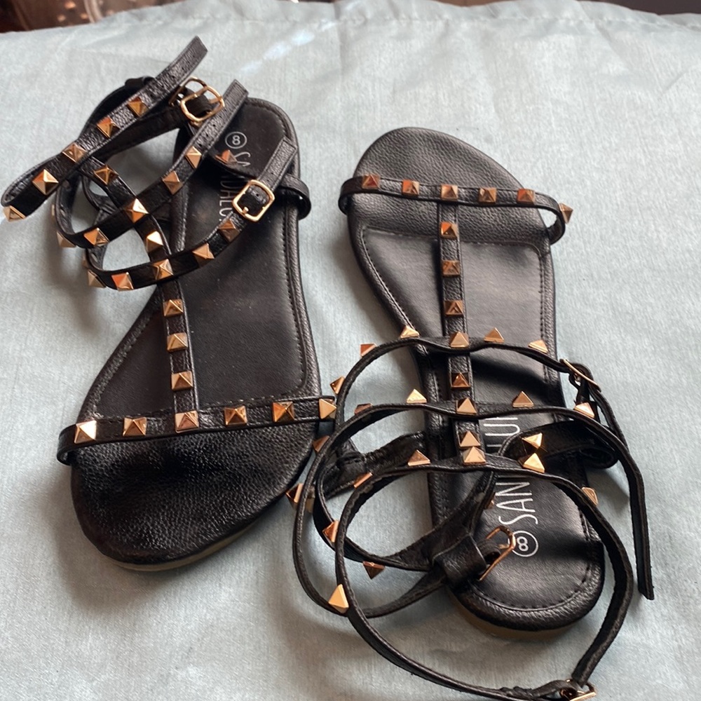 BLACK AND GOLD GLADIATOR SANDALS